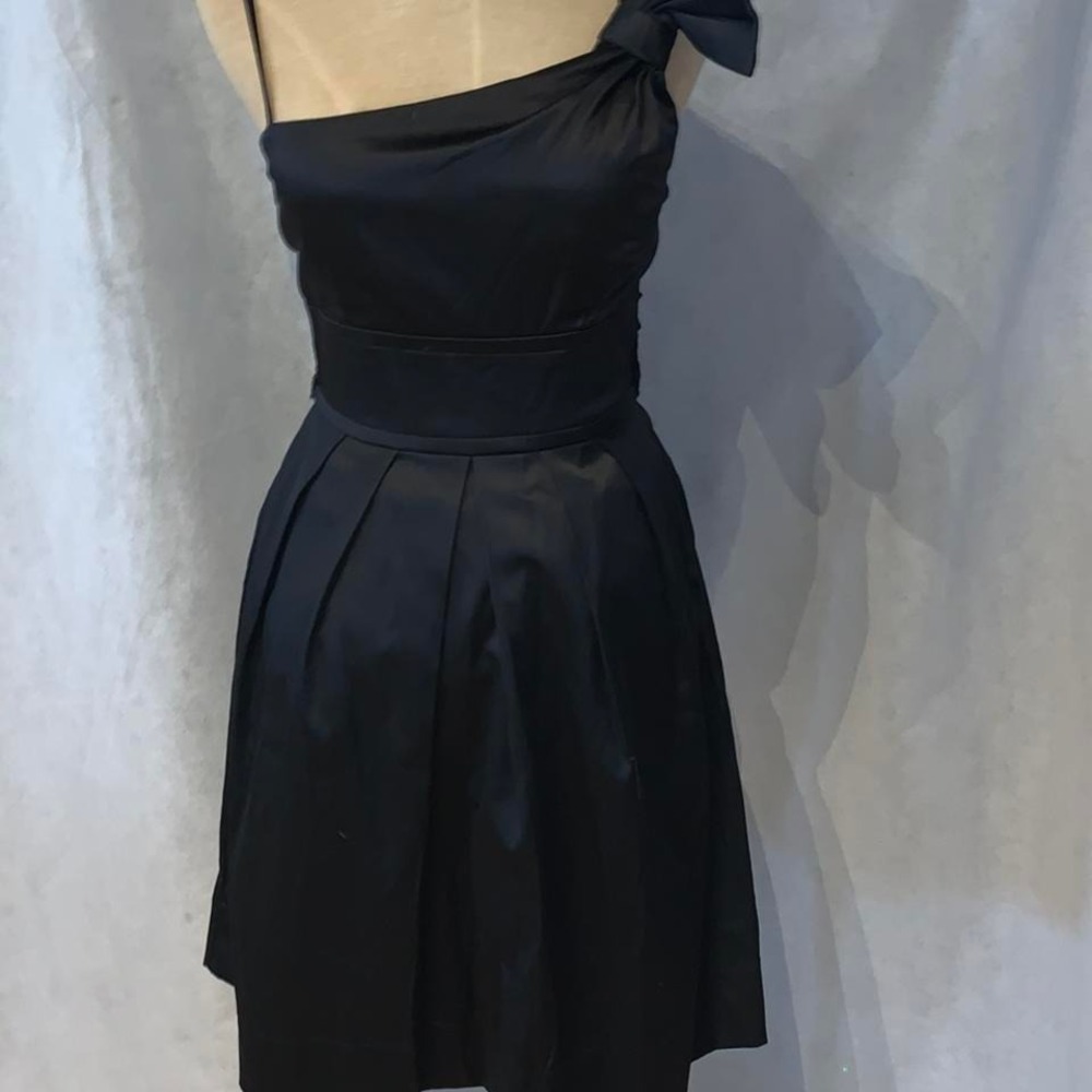 Very cute like new black cocktail dress size 5 - Picture 2 of 3